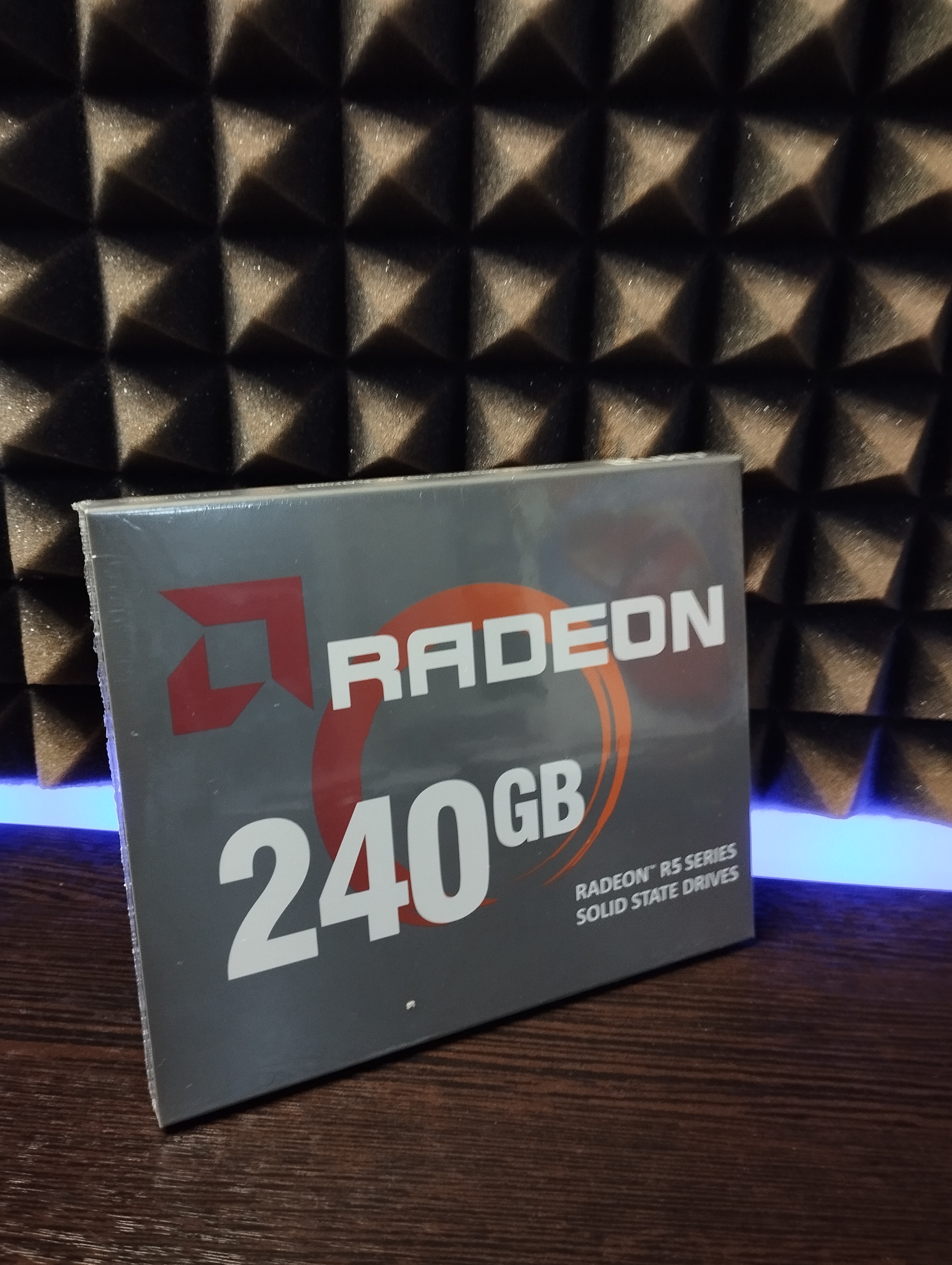 Для ноутбука или PC  2,5'' SSD 240GB AMD RADEON R5