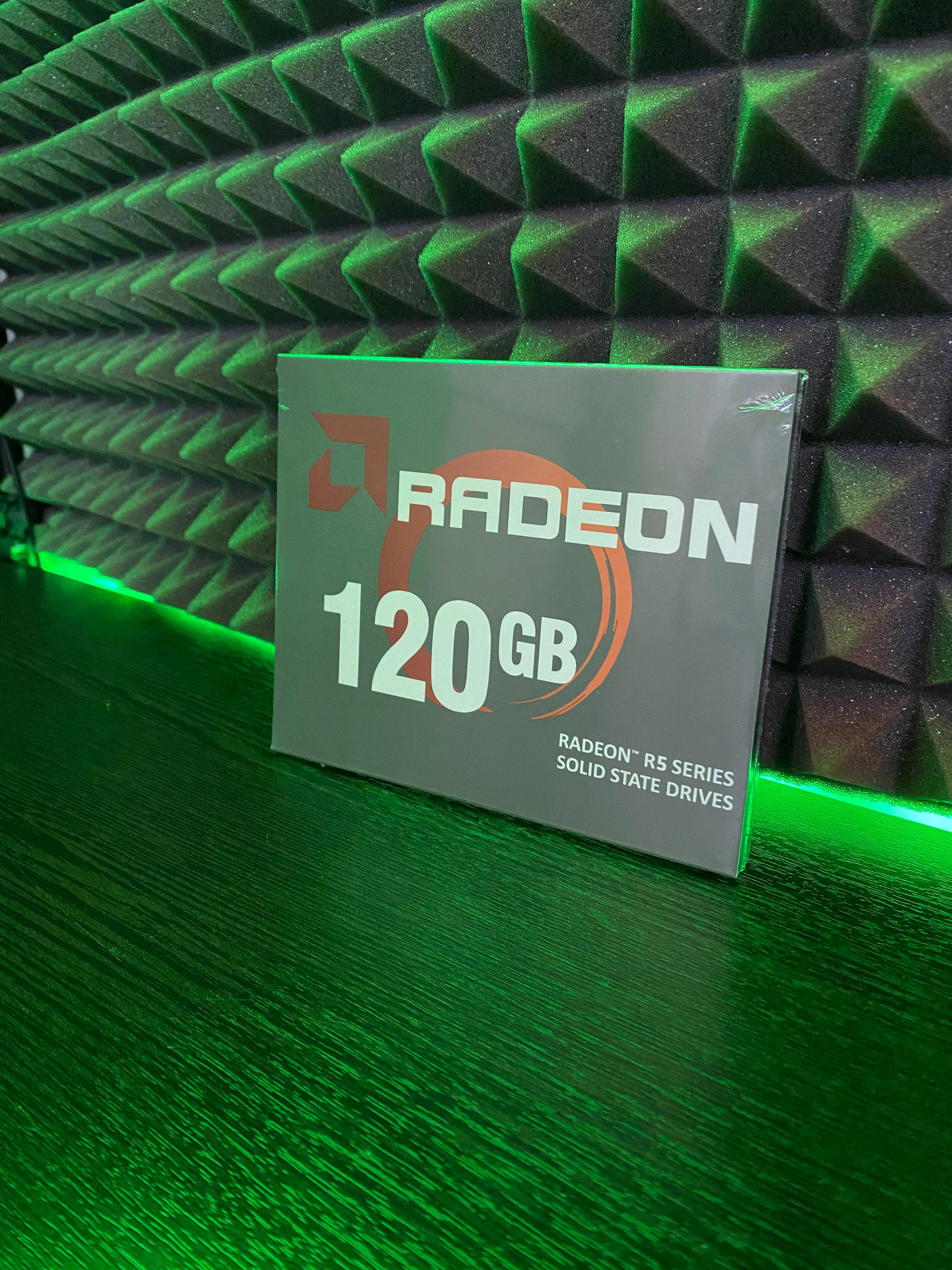 SSD SATA 2.5'' 120gв AMD radeon R5 NEW