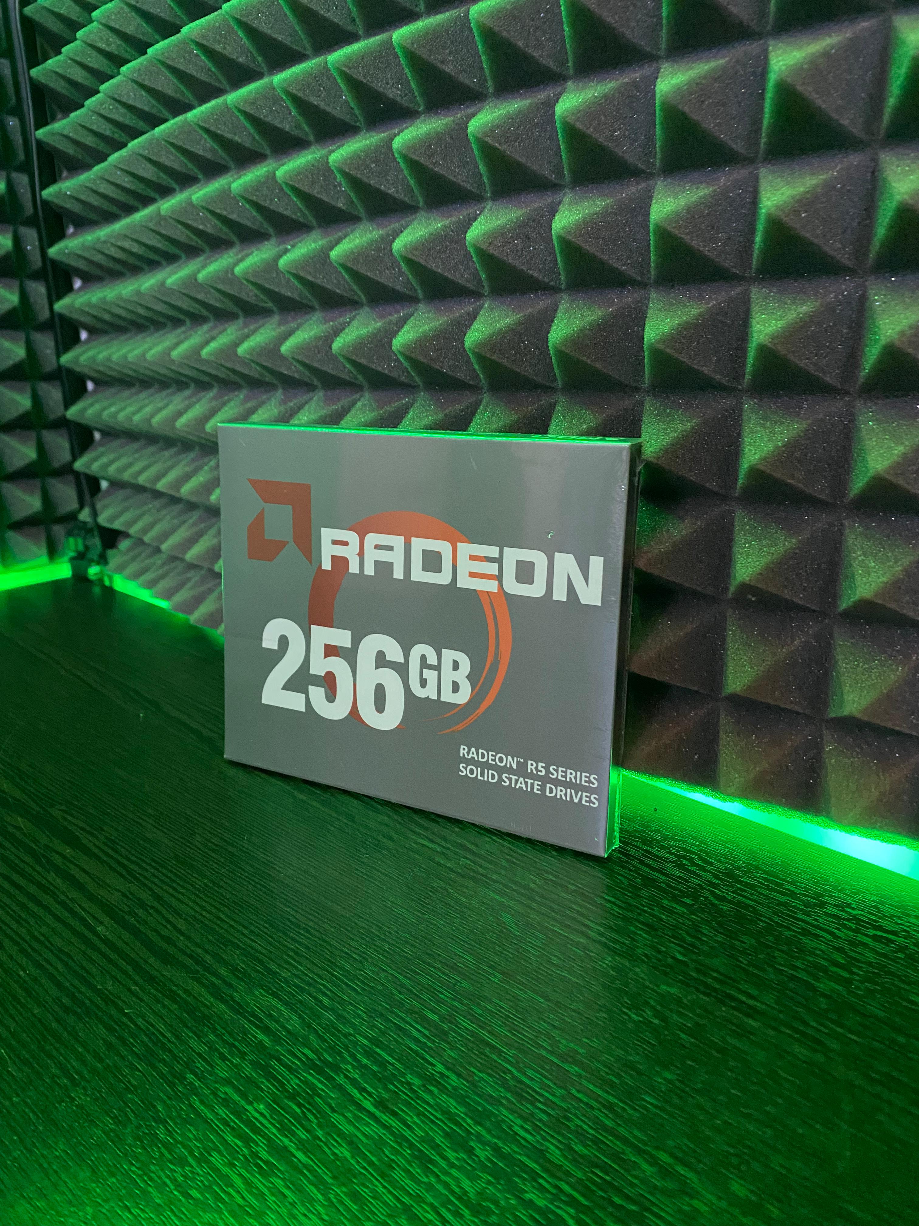 SSD SATA 2.5'' 256gb AMD radeon R5 NEW