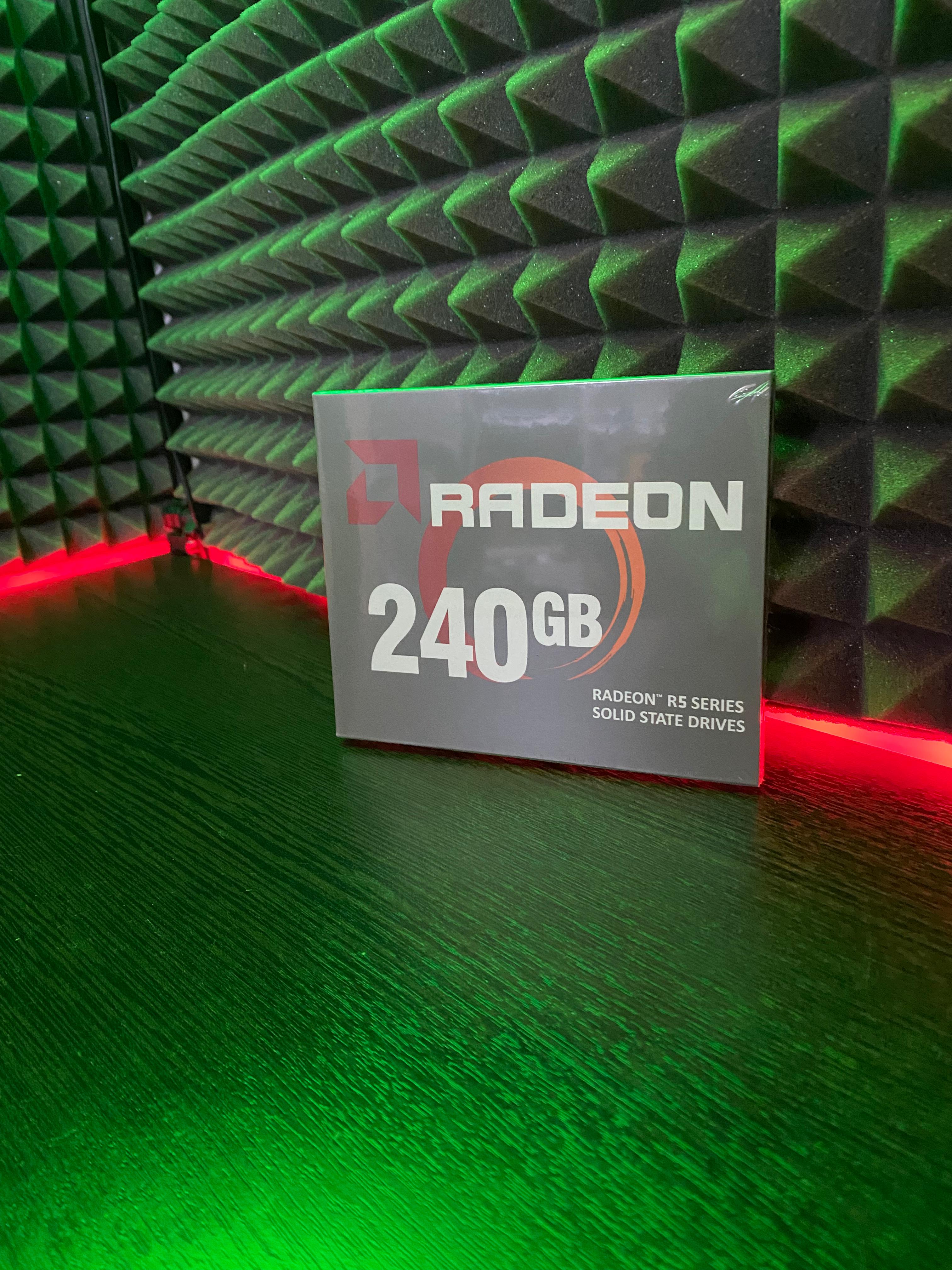 SSD SATA 2.5'' 240gb AMD radeon R5 NEW