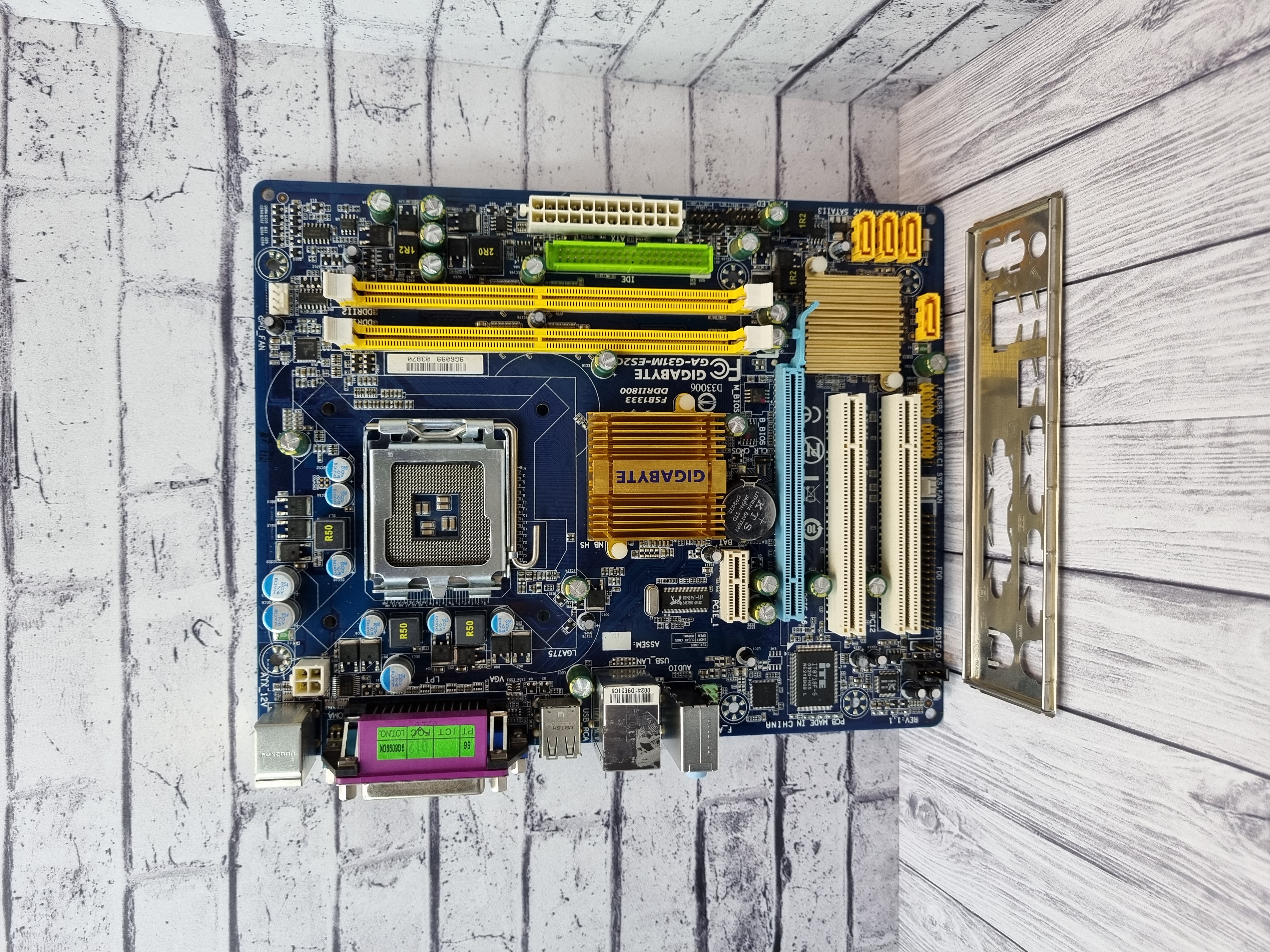 Материнская плата S775 microATX GIGABYTE GA-G31M-ES2C