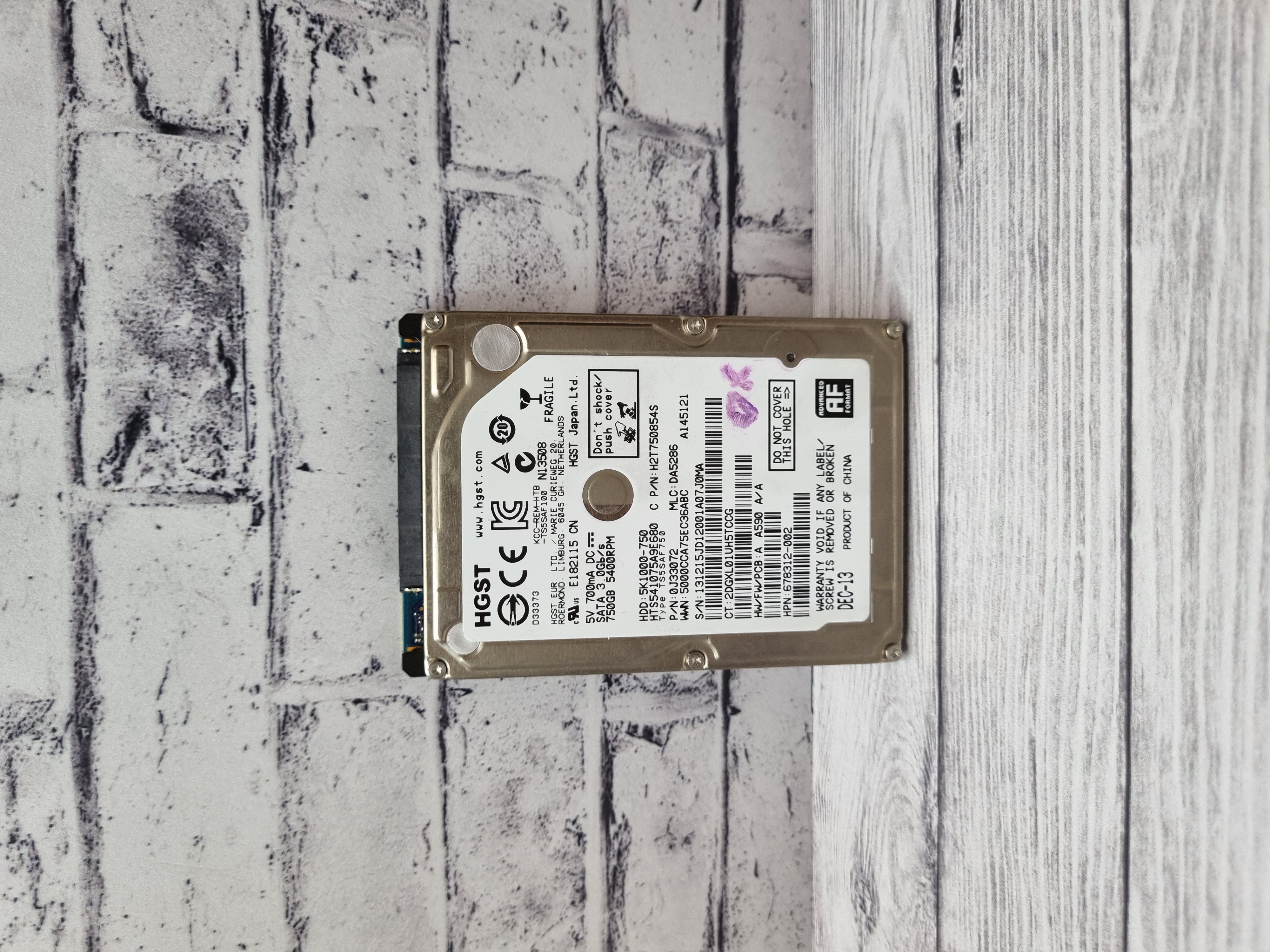 Жесткий диск для ноутбука SATA 750GB hgst 2,5''