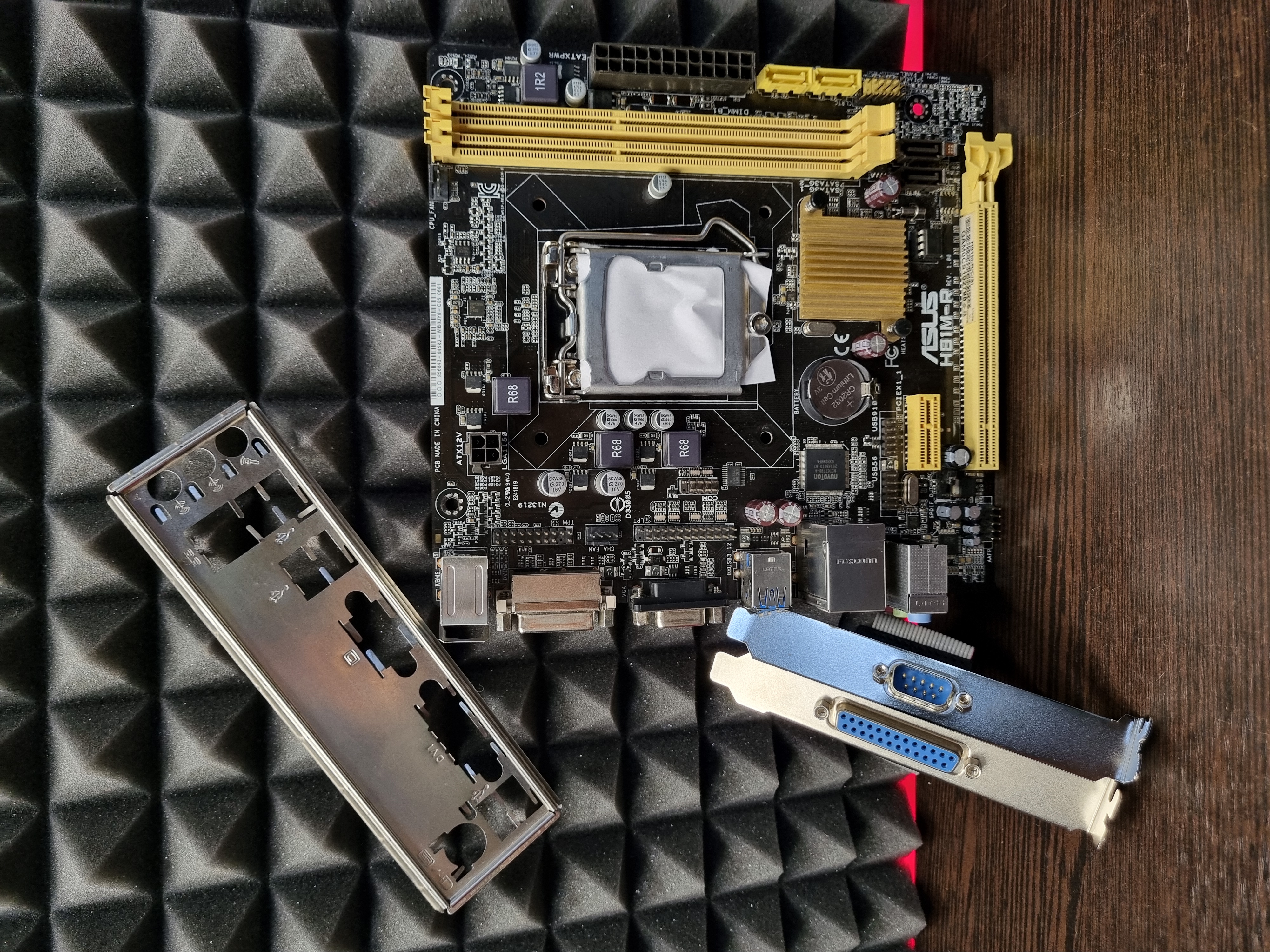 Материнская плата microATX S1150 ASUS H81M-R