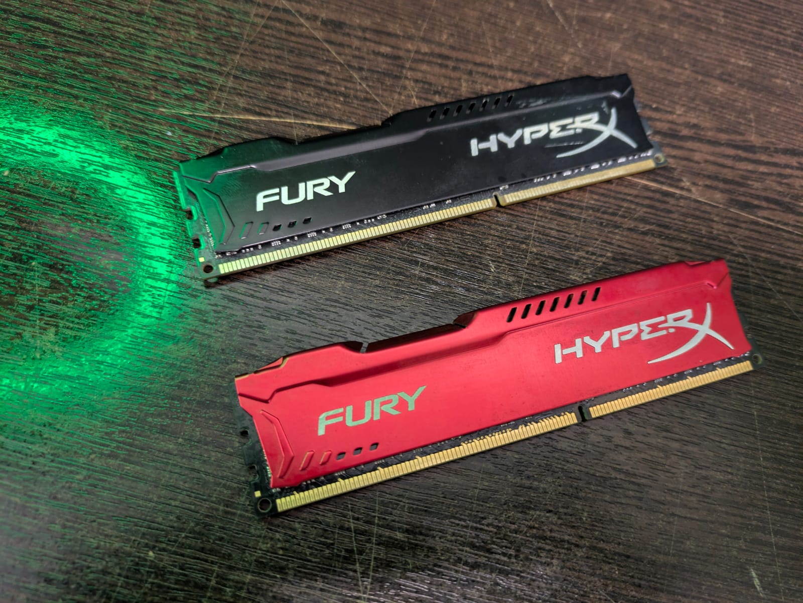 2  не рабочих модуля DIMM DDR3 8GB  Kingston HyperX FURY