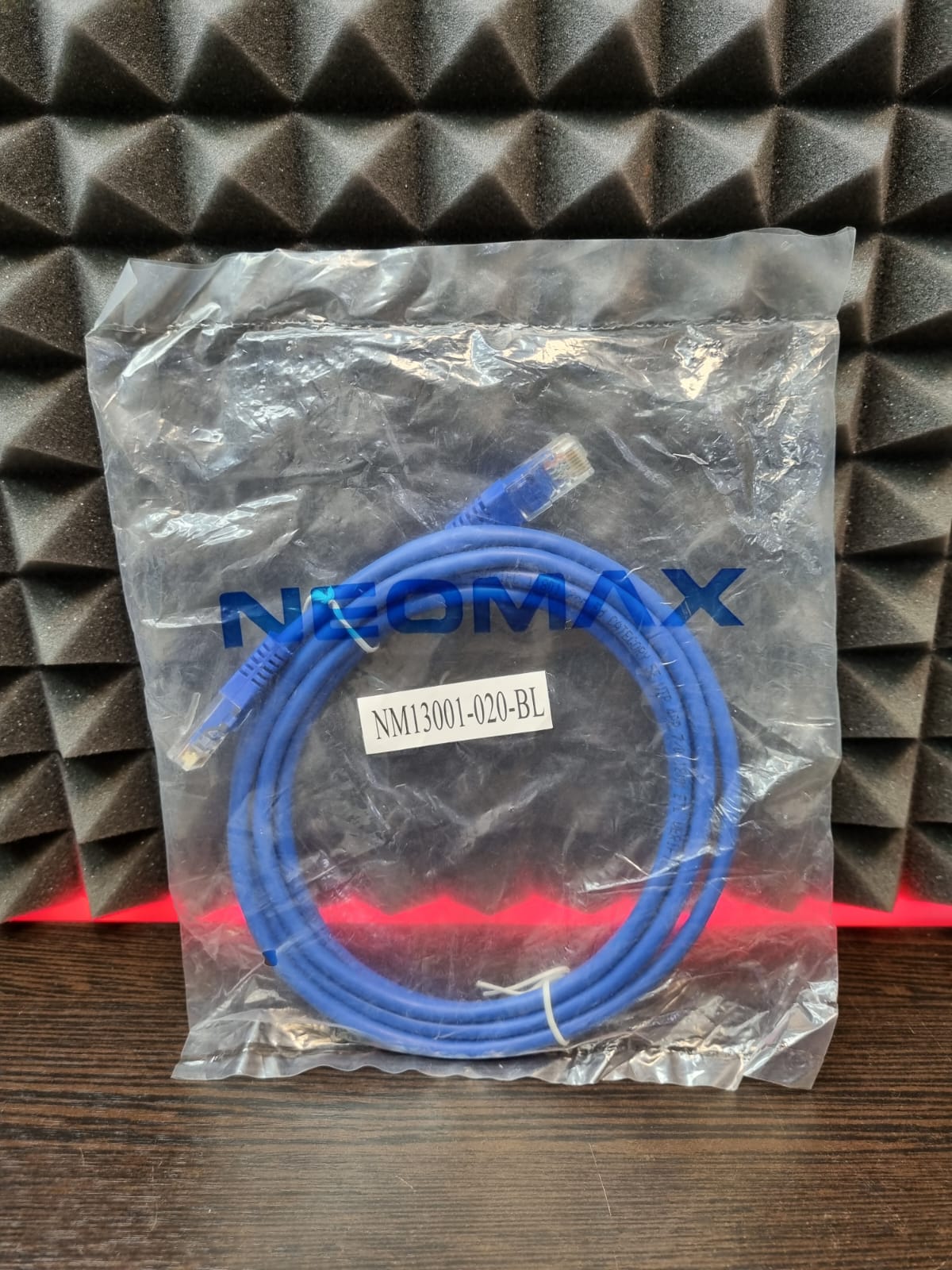 Кабель LAN RJ-45 neomax NM13001-020-BL 1,8 метра