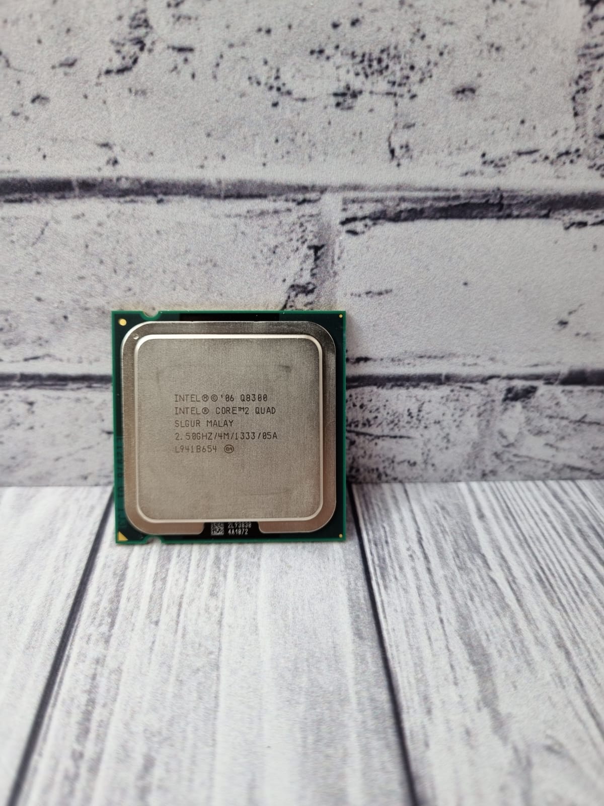 Процессор S775 Intel Core2 QUAD Q8300 SLGUR MALAY