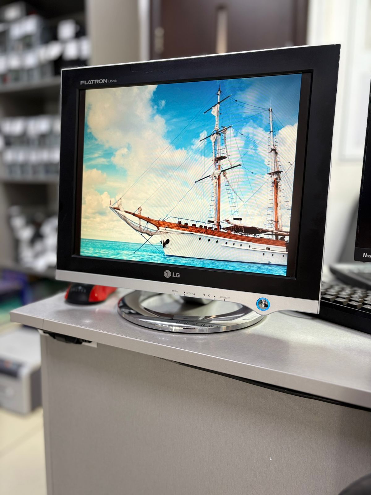 Монитор 15'' LG L1520B Flatron