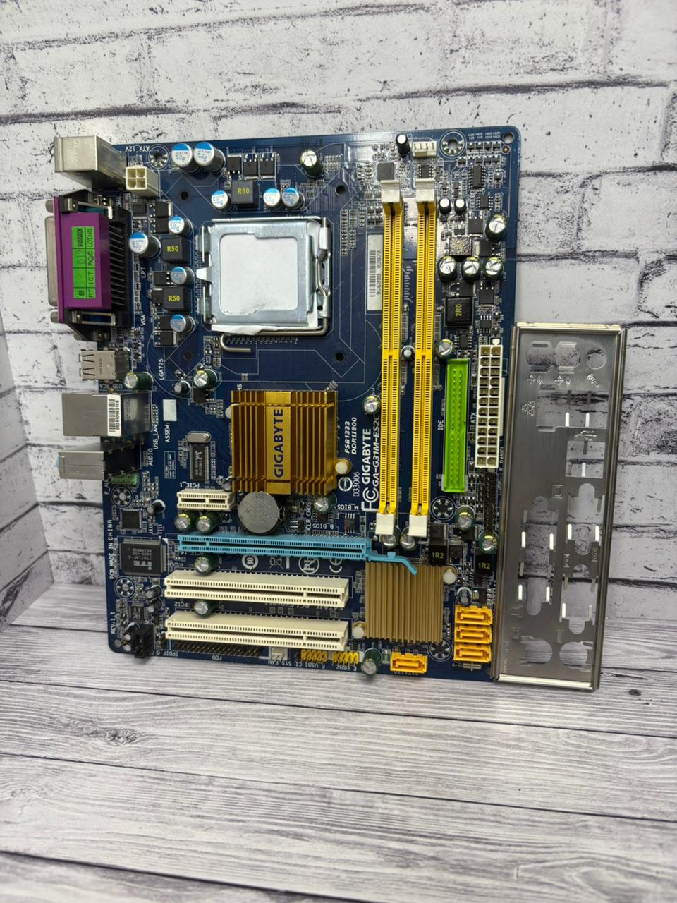 Материнская плата S775 microATX GIGABYTE GA-G31M-ES2C