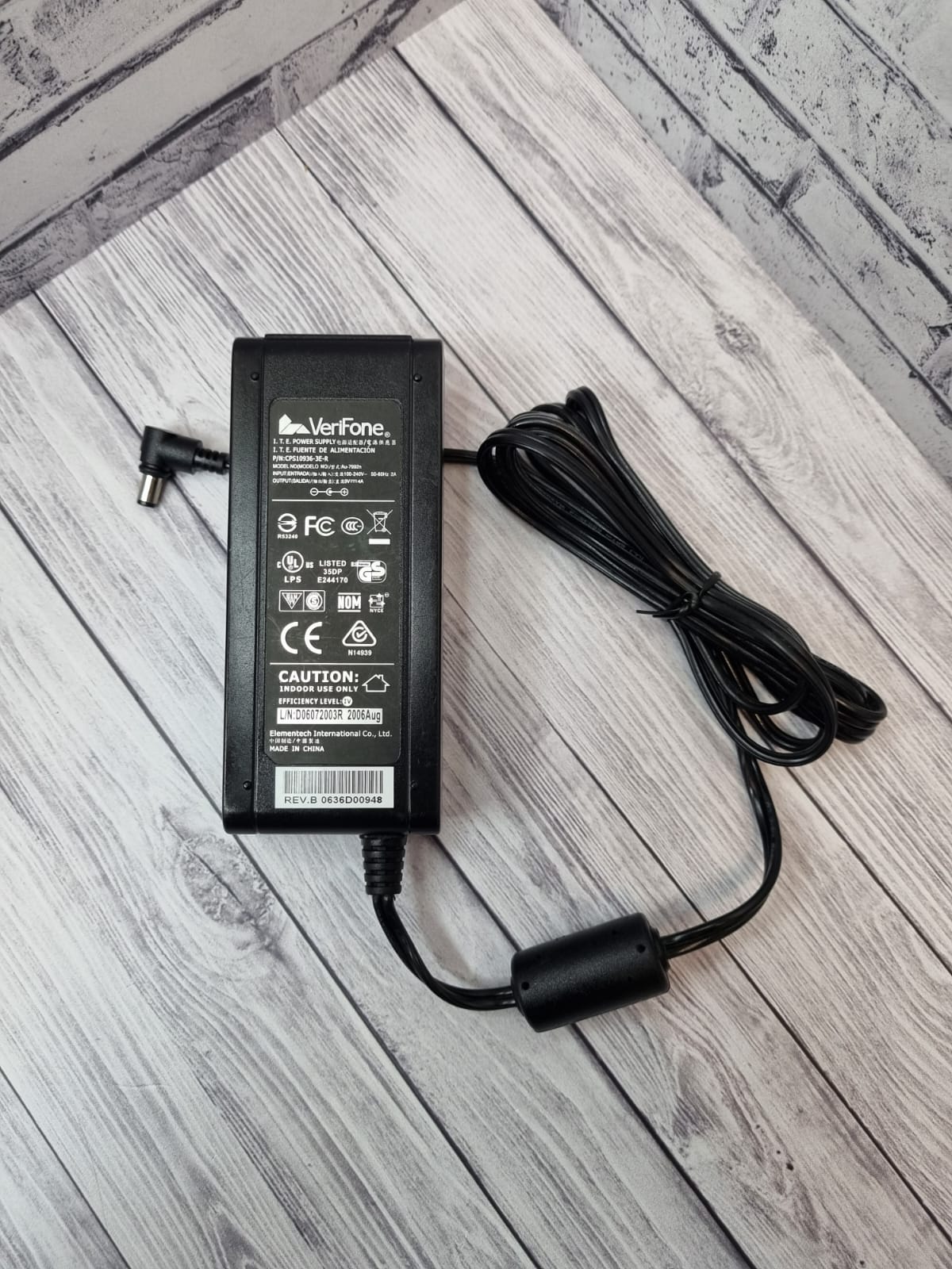 Блок питания для оргтехники VeriFone  DC +9V 4A Au-7992n
