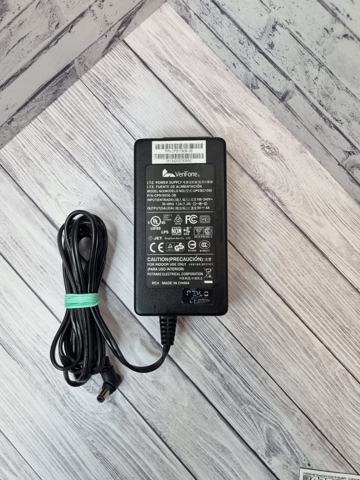 Блок питания для оргтехники VeriFone DC +9V 4A UP036C1090