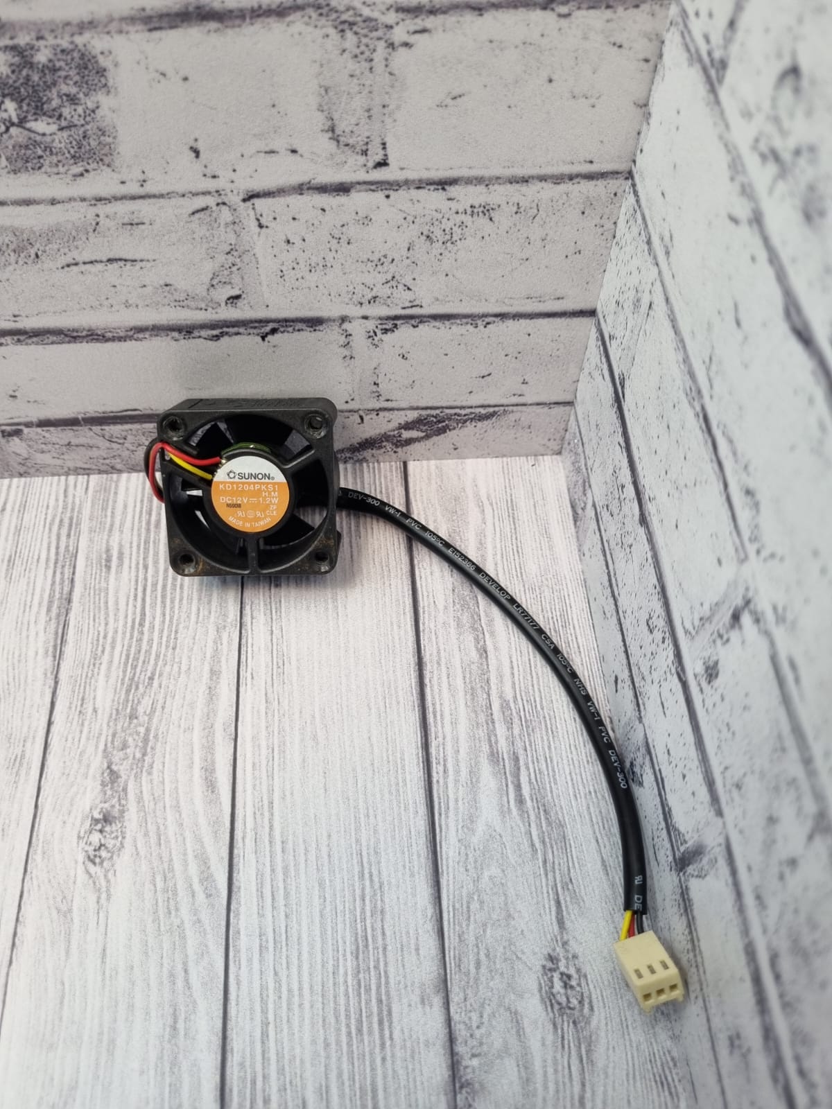 Вентилятор Размер: 40x40mm  SUNON DC 12V 1.2W
