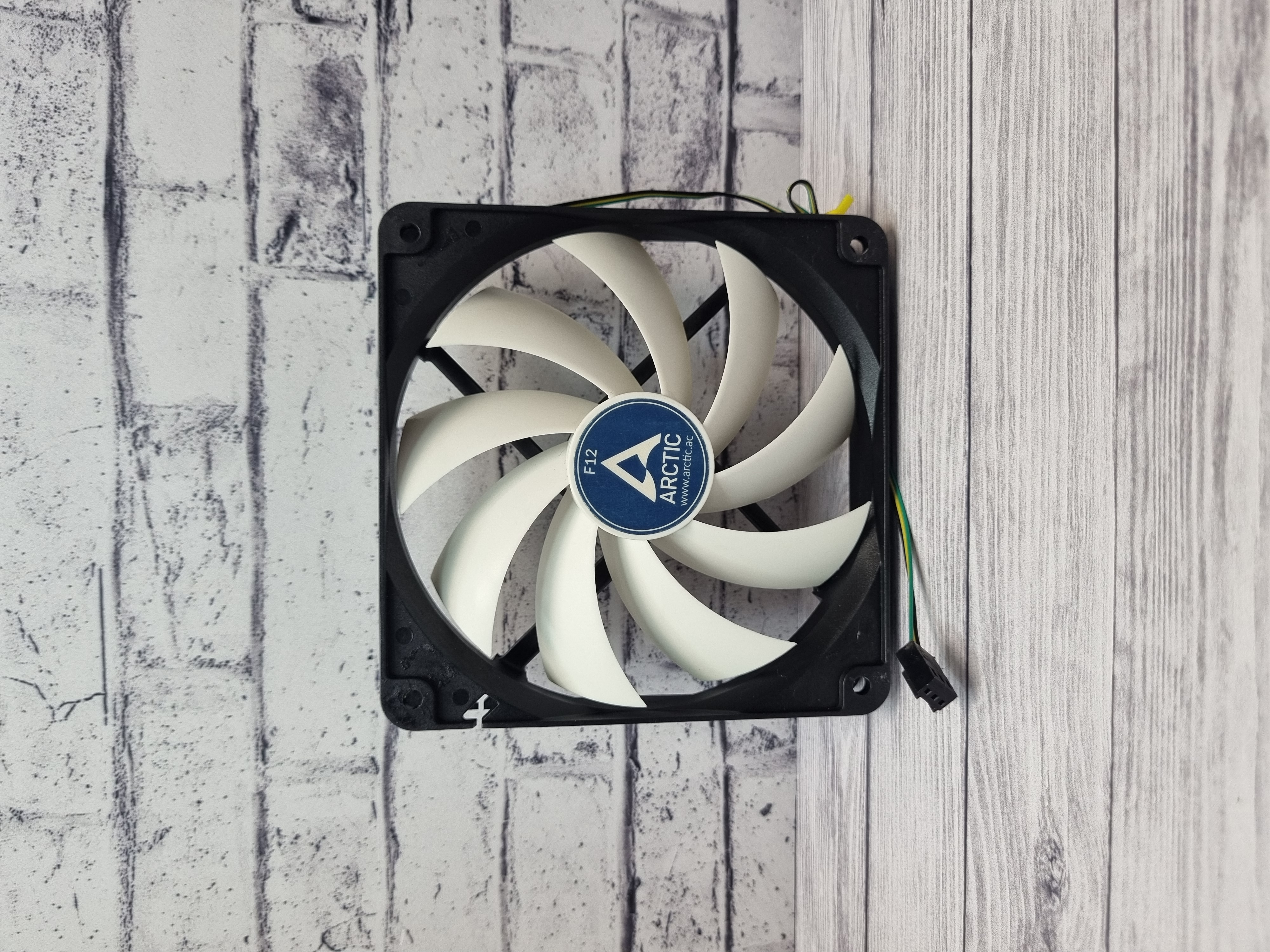 Вентилятор ARCTIC  120x120mm P1300001