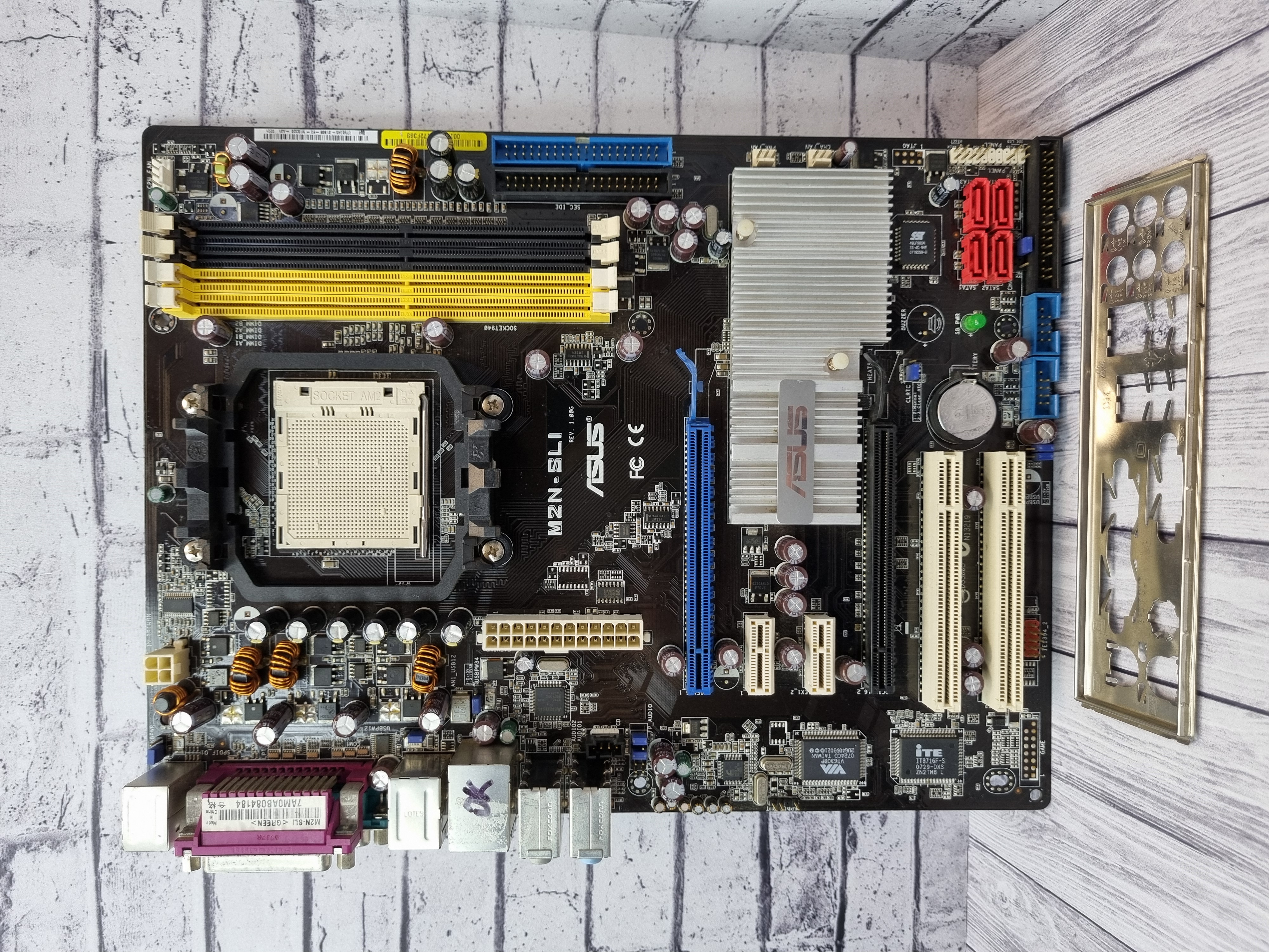 Материнская плата SAM2+ ASUS M2N-SLI Deluxe